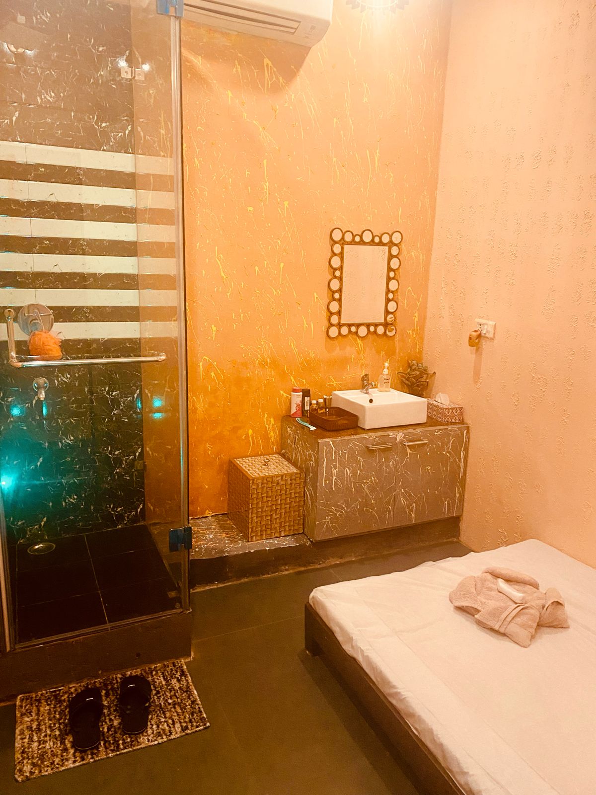 Home :: Lotus Spa Dwarka